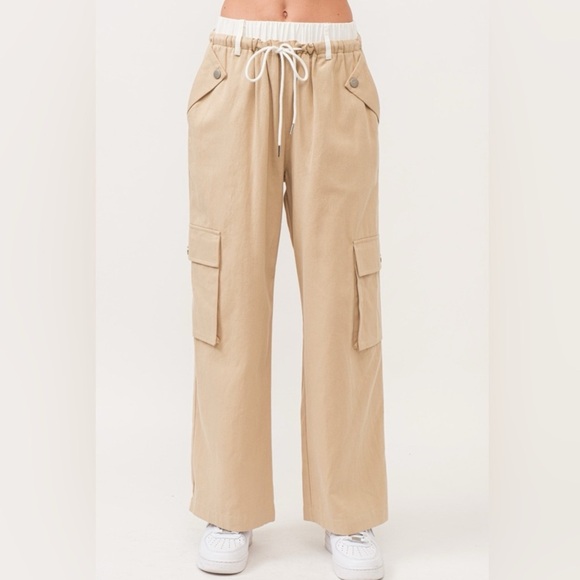 Pants - Women's Tan Cargo Pants